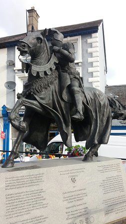 Owain Glyndwr Statue