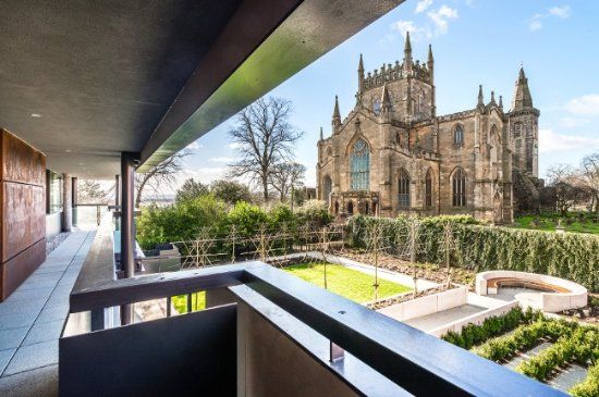 Dunfermline Carnegie Library & Galleries
