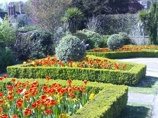 Southover Grange Gardens